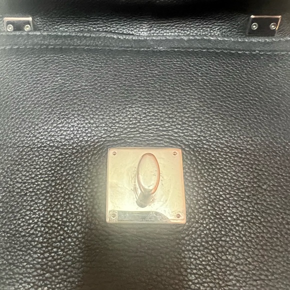 ❌SOLD OUT❌❌❌❌LOUIS VUIITON! LOCK ME II BB NOIR AUTHENTIC. - Picture 6 of 7